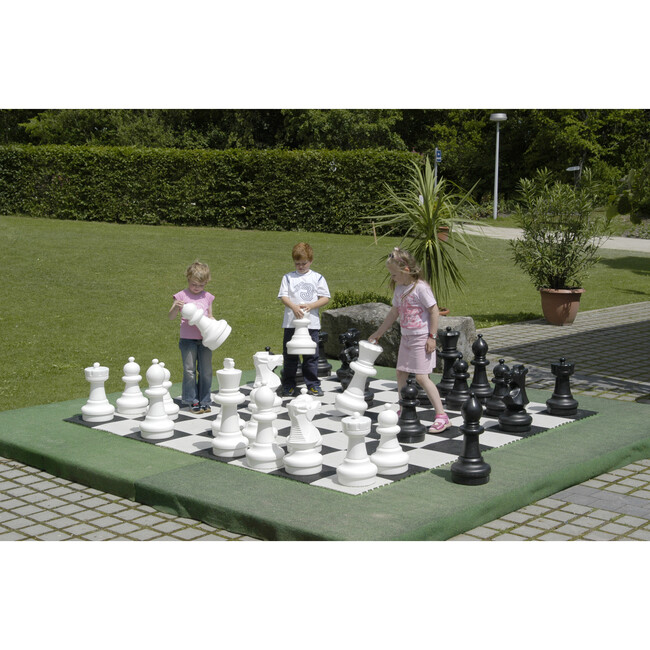 Giant Chess Set - Games - 2