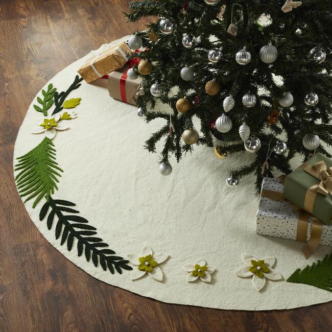 Handmade Christmas Tree Skirt in Felt - Greenery Border on Cream