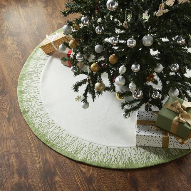 Flora Christmas Tree Skirt in Green
