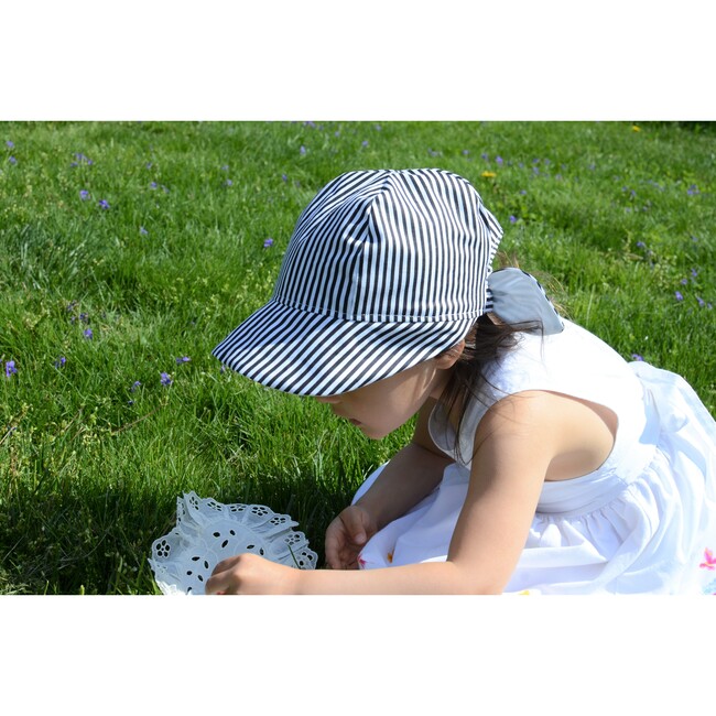 Sun Bonnet, Black and White Stripes