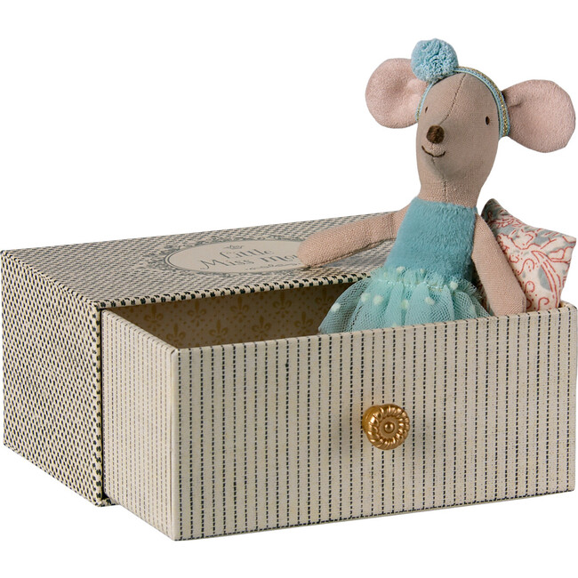 Dance mouse in daybed, Little sister
