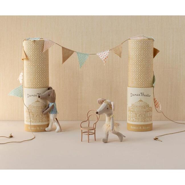 Ballet dancer mouse, Big brother