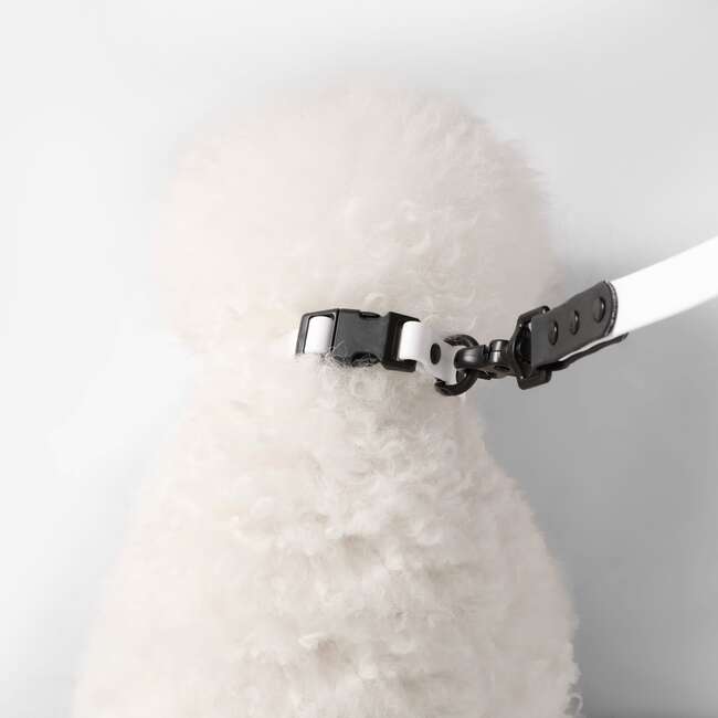 Luna 8FT Adjustable 6-in-1 Waterproof Hands Free Leash and Collar with LED Flashlight, Bag Dispenser, and Poop Bag Holder, White/Black - Collars, Leashes & Harnesses - 3