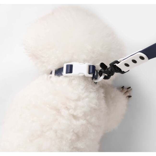 Luna 8FT Adjustable 6-in-1 Waterproof Hands Free Leash and Collar with LED Flashlight, Bag Dispenser, and Poop Bag Holder, Navy/White - Collars, Leashes & Harnesses - 3