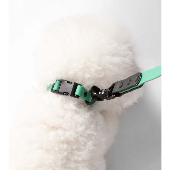 Luna 8FT Adjustable 6-in-1 Waterproof Hands Free Leash and Collar with LED Flashlight, Bag Dispenser, and Poop Bag Holder, Emerald/Black - Collars, Leashes & Harnesses - 3