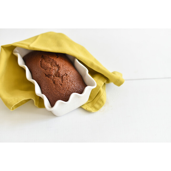 Signature White Ruffle Loaf Pan