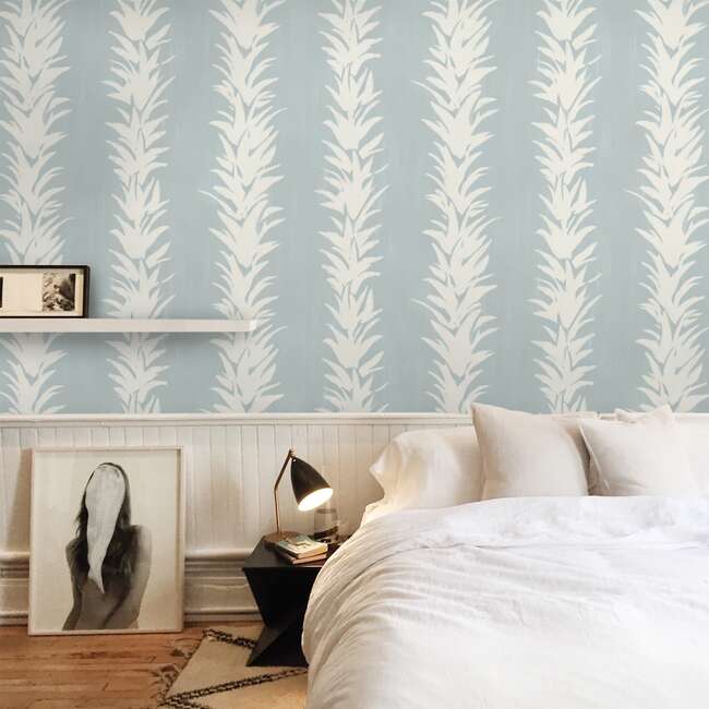 White Lotus 10-Yard Wallpaper, Soft Blue