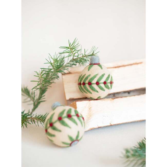 WINTER ORNAMENT BALL, Leaves - Pet Toys - 3