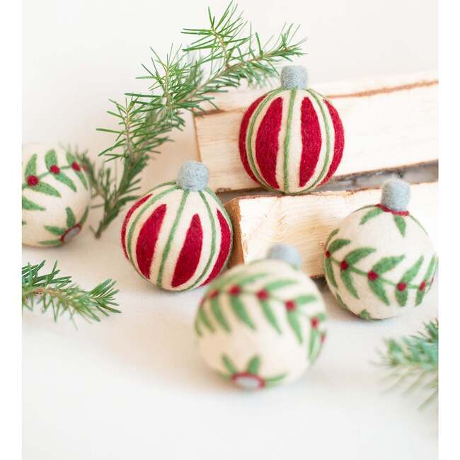 WINTER ORNAMENT BALL, Stripe - Pet Toys - 4
