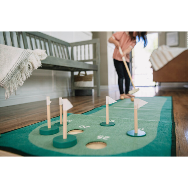 Keen Putting Green, Green