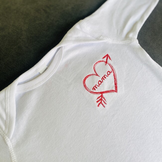 "Mama" Embroidered Heart Bow + Arrow Baby Longsleeve Onesie, White