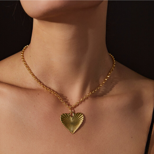 Ribbed Heart of Gold Necklace