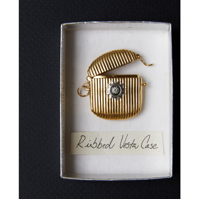 Ribbed Vesta Case Necklace