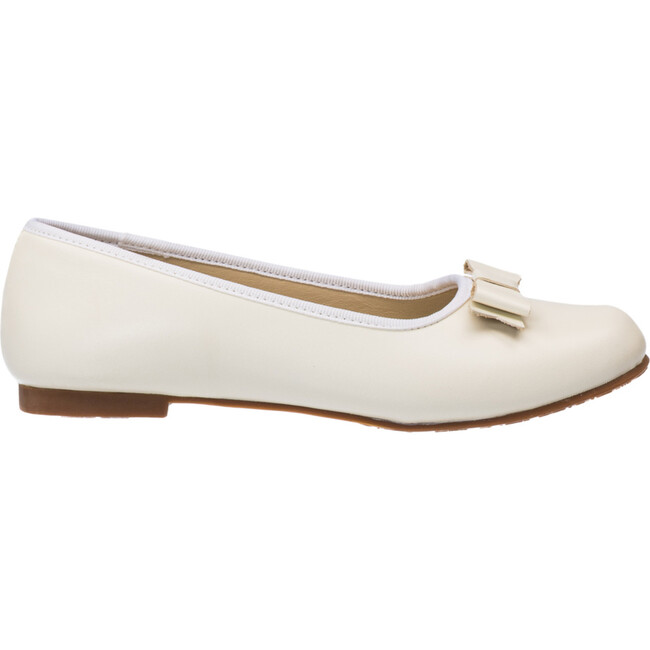 Camille Flats, Bone