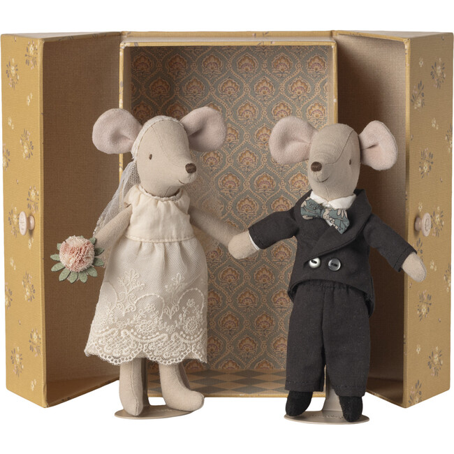 Wedding mice couple in box, Mum and dad