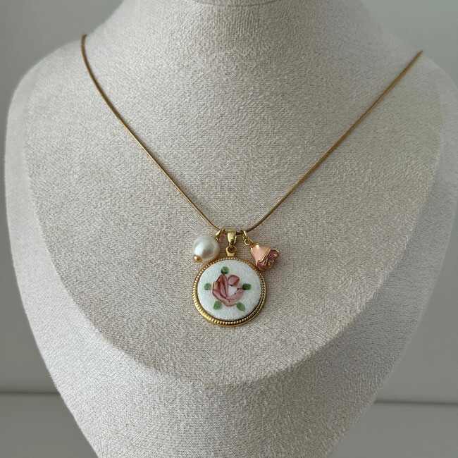 Elisa Pendant Necklace