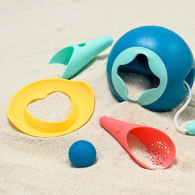 Quut Beach Set Ballo - 1 Mini Ballo, 1 Cuppi, 1 Sand Shaper, 1 Triplet