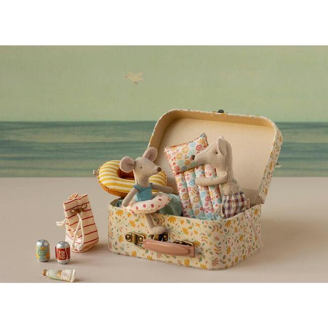 Bag with Beach Essentials, Mouse