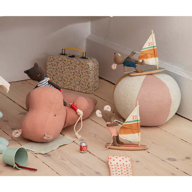 Surfer, Little Sister