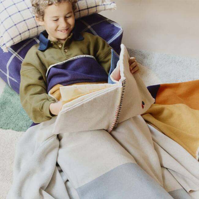 Knitted Blanket Color Composition