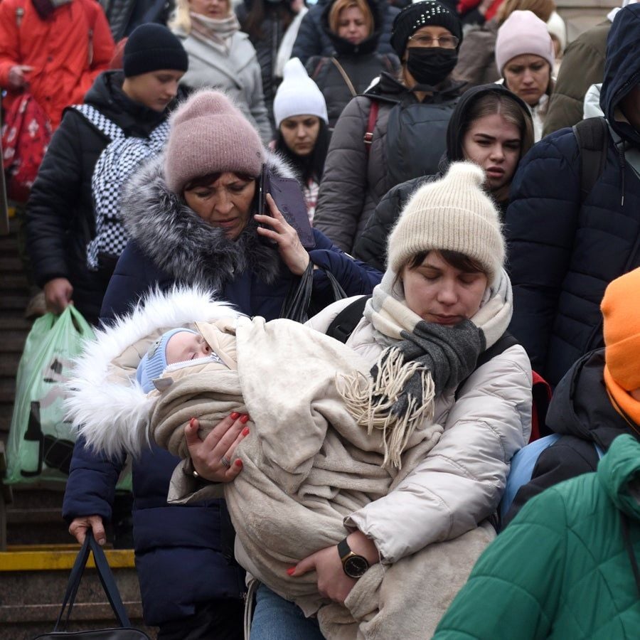 Moms Supporting Moms: How One Nonprofit is Helping Refugees